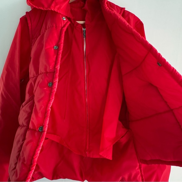 Vintage Red Puffer vest with built in windbreaker that tucks in pocket medium - Picture 4 of 12